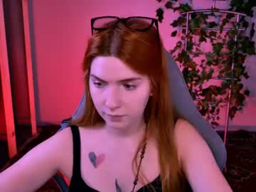 aliceinredsquare_