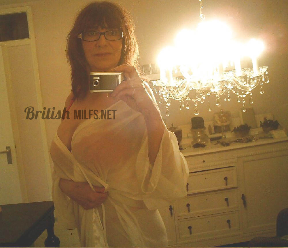 Busty british milf selfies - Lou Kensington — 30