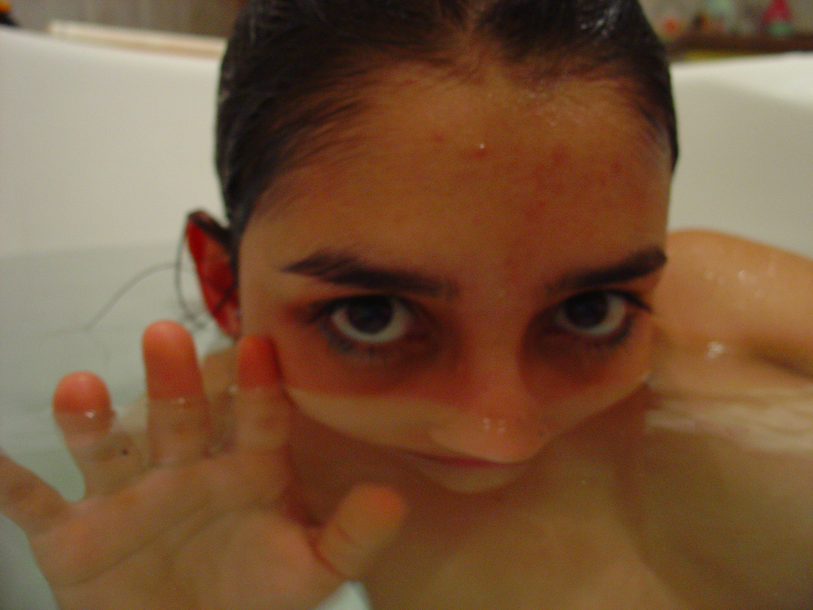 Cute teen invite us in her bath — 48