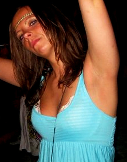 British UK girls showing sexy shaven armpits — 16
