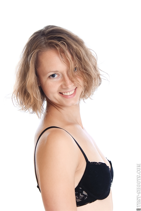 Sendy professional athlete poses in nude casting — 7